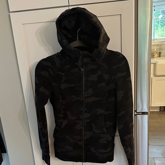 Lululemon Camo Hoodie size 6 - Picture 1 of 4